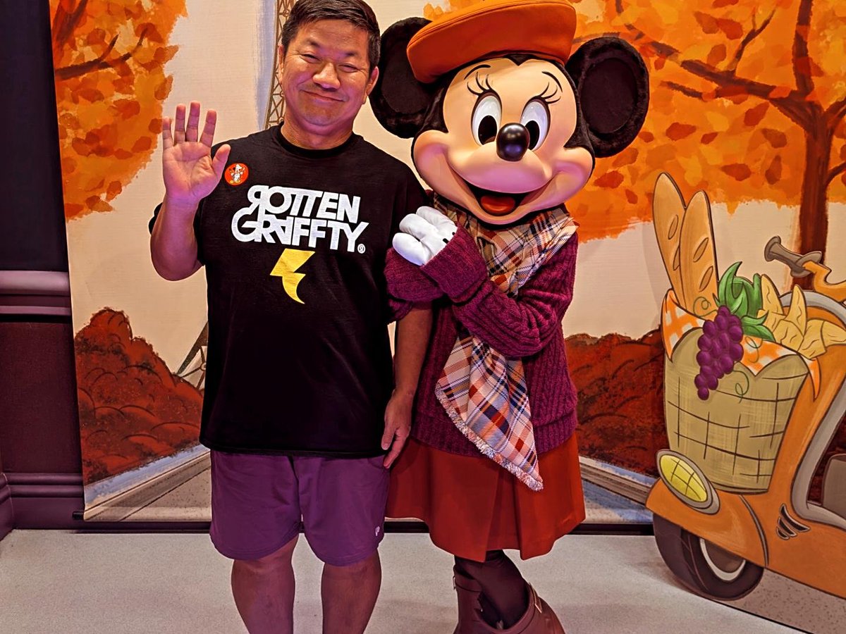 ooshirofumiaki's tweet photo. 1人で
ディズニーランドに行きました

ミニーちゃんと
お付き合いする事になりました https://t.co/EGs9CXmqZB