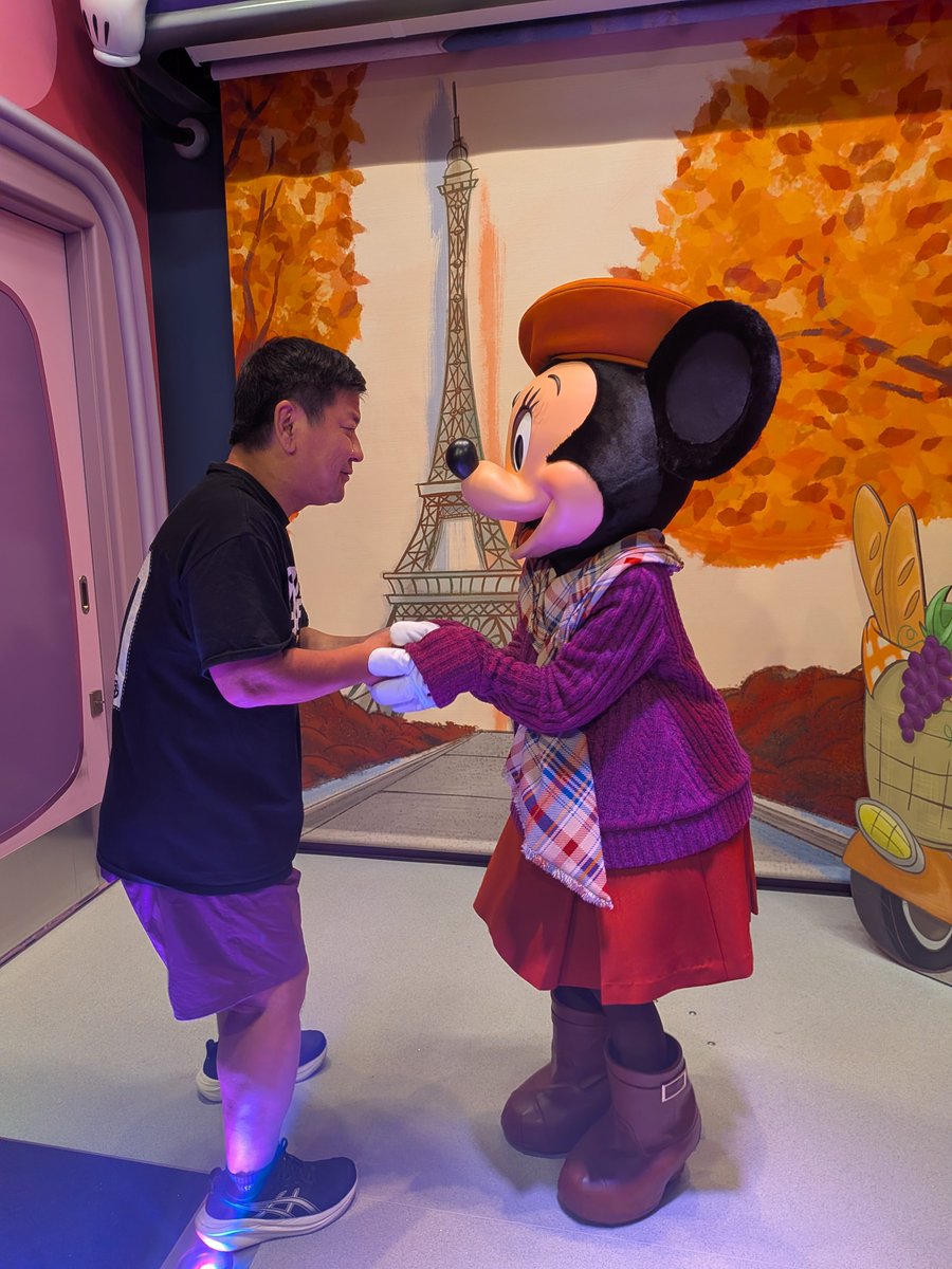 ooshirofumiaki's tweet photo. 1人で
ディズニーランドに行きました

ミニーちゃんと
お付き合いする事になりました https://t.co/EGs9CXmqZB