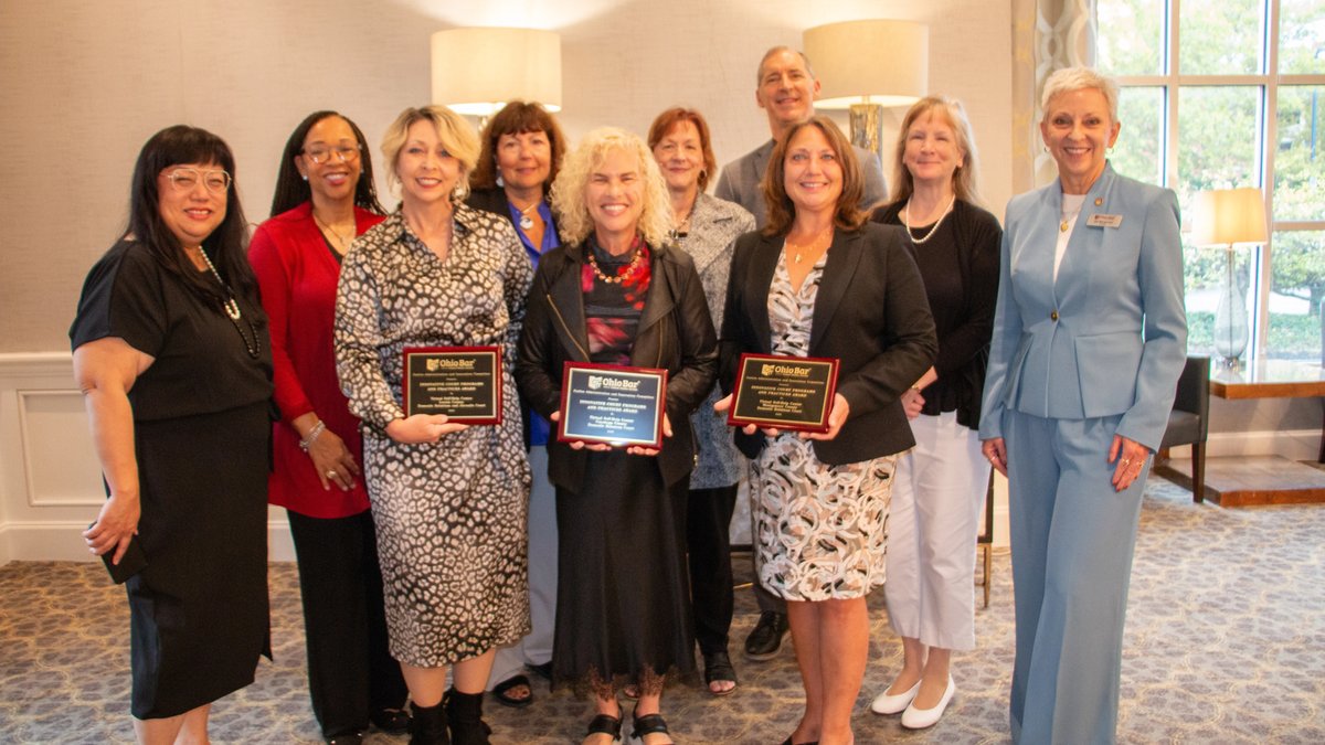 OHSupremeCourt's tweet photo. 👨‍⚖️ A longtime Perry County Municipal Court judge received the Thomas J. Moyer Award for Judicial Excellence at the Ohio Judicial Conference annual meeting.
Read about it ➡️ https://t.co/7VFOSqDPoR https://t.co/cVsFqiQQ8b