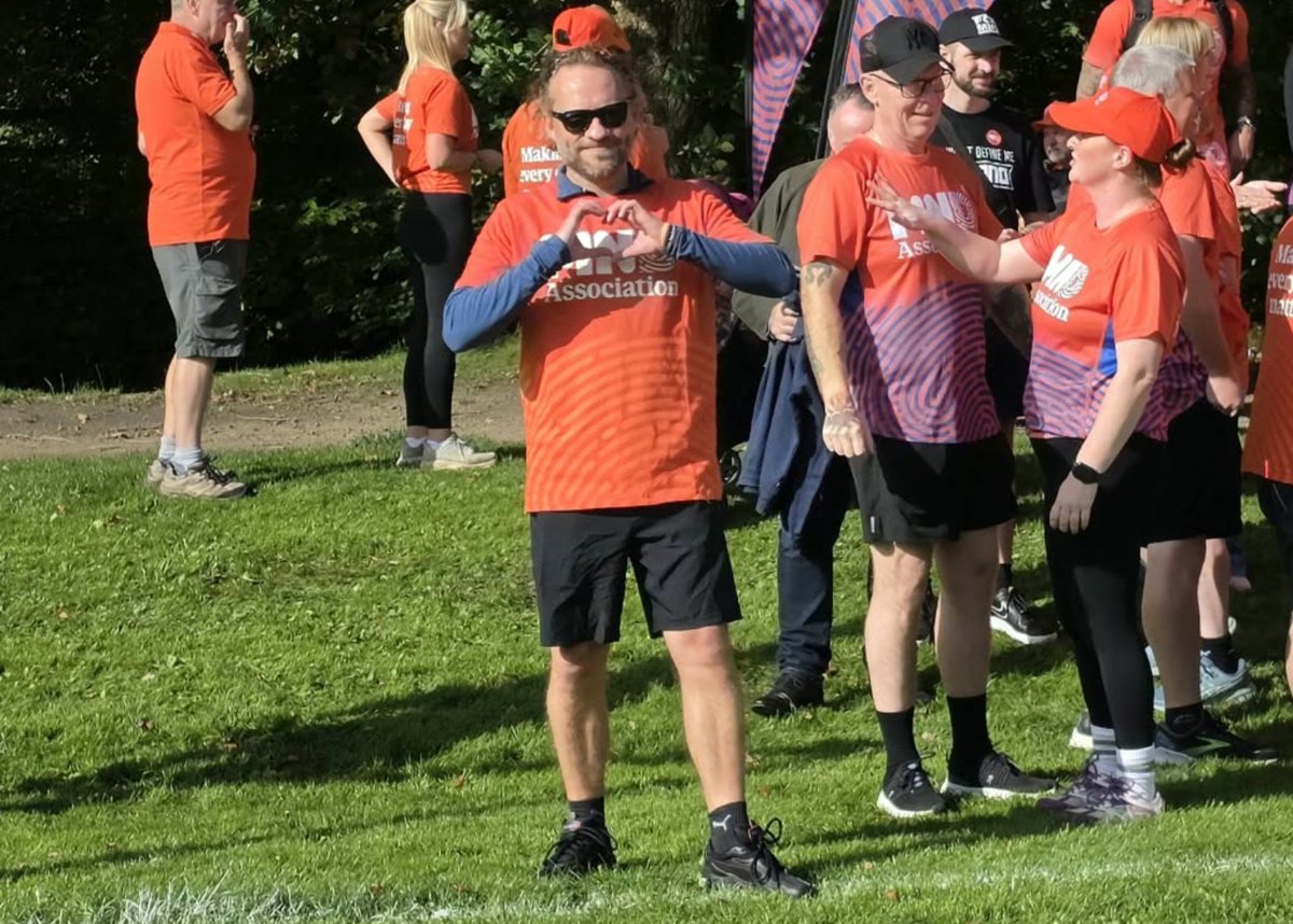 PeterAsh_85's tweet photo. Joining in on the Extra Mile today in Uppermill! The incredibke Kev Sinfield doing his 7in7 once again for Motor Neurone Disease. What a guy! @mndassoc https://t.co/jUPcx9Ls4Y