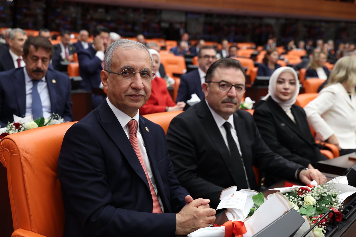 ProfDrDusak's tweet photo. Türkiye Büyük Millet Meclisimizin 28. Dönem 5. Yasama Yılı açılışını; TBMM Başkanımız Sayın Numan Kurtulmuş’un başkanlığında, Cumhurbaşkanımız Sayın Recep Tayyip Erdoğan’ın teşrifleri ve hitaplarıyla gerçekleştirdik.

Yeni yasama yılında da milletimizin emanetine sahip çıkarak ülkemiz ve Şanlıurfa’mız için azimle çalışmaya; Türkiye Yüzyılı hedeflerimiz doğrultusunda güçlü ve müreffeh yarınlarımızı hep birlikte inşa etmeye devam edeceğiz.

Dönem 5. Yasama Yılı’nın aziz milletimiz, ülkemiz ve Gazi Meclisimiz için hayırlara vesile olmasını diliyorum. 🇹🇷

#TBMM #TürkiyeYüzyılı

@RTErdogan @Akparti  @NumanKurtulmus @TBMMresmi
