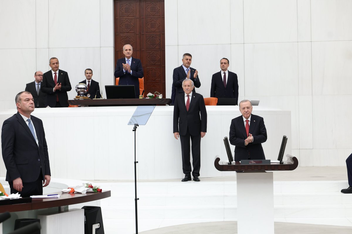 ProfDrDusak's tweet photo. Türkiye Büyük Millet Meclisimizin 28. Dönem 5. Yasama Yılı açılışını; TBMM Başkanımız Sayın Numan Kurtulmuş’un başkanlığında, Cumhurbaşkanımız Sayın Recep Tayyip Erdoğan’ın teşrifleri ve hitaplarıyla gerçekleştirdik.

Yeni yasama yılında da milletimizin emanetine sahip çıkarak ülkemiz ve Şanlıurfa’mız için azimle çalışmaya; Türkiye Yüzyılı hedeflerimiz doğrultusunda güçlü ve müreffeh yarınlarımızı hep birlikte inşa etmeye devam edeceğiz.

Dönem 5. Yasama Yılı’nın aziz milletimiz, ülkemiz ve Gazi Meclisimiz için hayırlara vesile olmasını diliyorum. 🇹🇷

#TBMM #TürkiyeYüzyılı

@RTErdogan @Akparti  @NumanKurtulmus @TBMMresmi