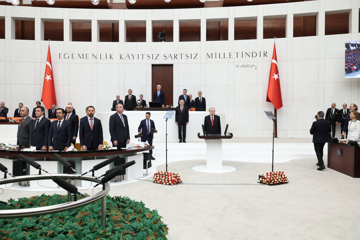 ProfDrDusak's tweet photo. Türkiye Büyük Millet Meclisimizin 28. Dönem 5. Yasama Yılı açılışını; TBMM Başkanımız Sayın Numan Kurtulmuş’un başkanlığında, Cumhurbaşkanımız Sayın Recep Tayyip Erdoğan’ın teşrifleri ve hitaplarıyla gerçekleştirdik.

Yeni yasama yılında da milletimizin emanetine sahip çıkarak ülkemiz ve Şanlıurfa’mız için azimle çalışmaya; Türkiye Yüzyılı hedeflerimiz doğrultusunda güçlü ve müreffeh yarınlarımızı hep birlikte inşa etmeye devam edeceğiz.

Dönem 5. Yasama Yılı’nın aziz milletimiz, ülkemiz ve Gazi Meclisimiz için hayırlara vesile olmasını diliyorum. 🇹🇷

#TBMM #TürkiyeYüzyılı

@RTErdogan @Akparti  @NumanKurtulmus @TBMMresmi