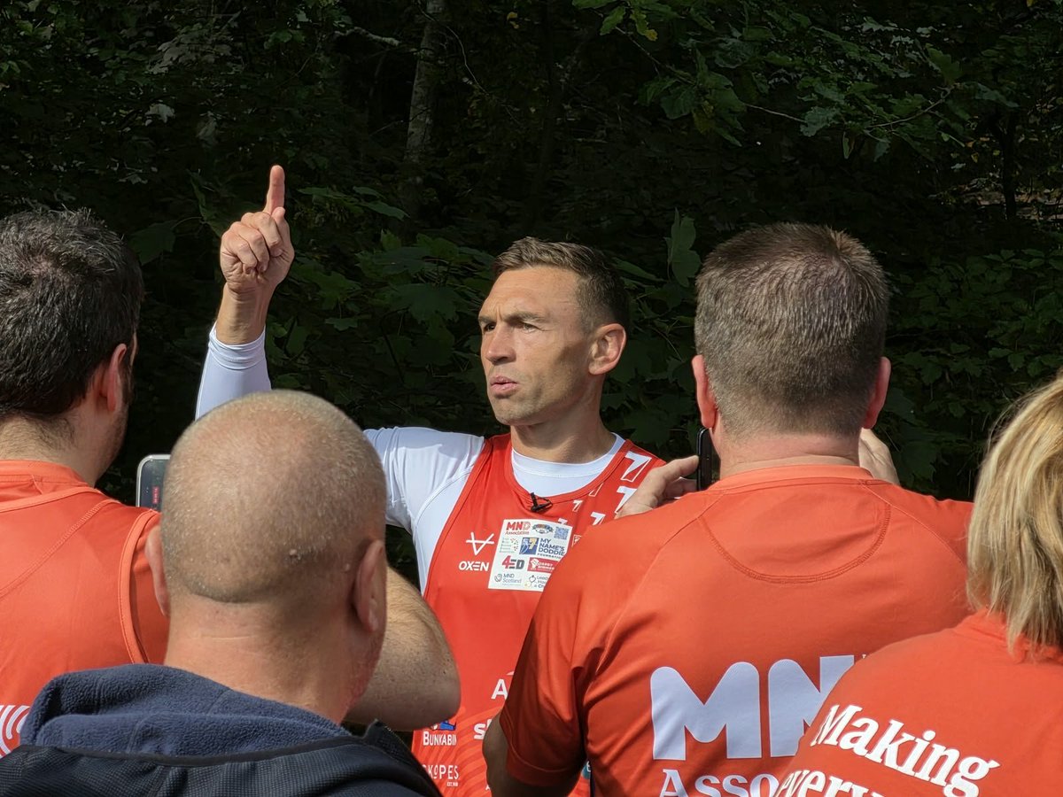 PeterAsh_85's tweet photo. Joining in on the Extra Mile today in Uppermill! The incredibke Kev Sinfield doing his 7in7 once again for Motor Neurone Disease. What a guy! @mndassoc https://t.co/jUPcx9Ls4Y