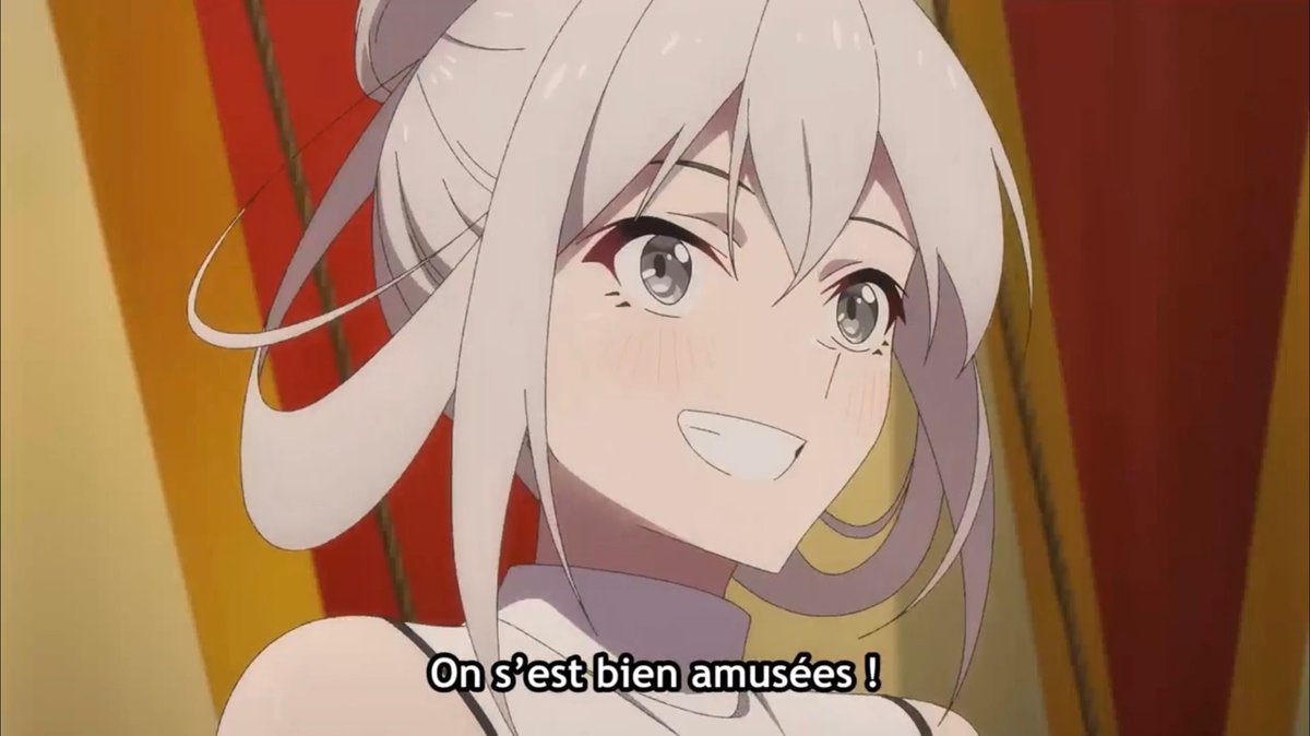 SelmaClaudel's tweet photo. GROW UP SHOW ~Sunflower Circus~ Episode 13 ✅

Un épisode exceptionnel pour clôturer cet anime qui aura été incroyable du début à la fin. La troupe de Maria s’est battue jusqu’au bout, malheureusement c’est celle de Nanami qui l’a emportée. Mais ce fut hyper serré et les numéros proposés par les deux troupes étaient du grand art. Concernant Maria, elle s’en est sortie. Mais la fin était un troll de rang S et Maria s’est mariée avec le père de Mizuka. Ce qui fait de Maria la nouvelle maman de Mizuka. Direct l’épisode commence avec un flashback et on remonte douze ans en arrière pour retrouver Maria et Nanami. En gros, Nanami volera pour sa soeur et l’aidera à atteindre son rêve. Ce que Maria accepte volontiers. Une infirmière débarque et elle ressemble énormément à Rin. Plus tard, voyant que la vision de Nanami est trop différente de la sienne, Maria qui ne cherche pas uniquement le profit s’en ira seule. Dans le présent, Nanami engueule Maria car elle a fait beaucoup d’efforts pour lui trouver un chirurgien. Maria ne compte pas mourir avant d’avoir aperçu un bel avenir pour sa troupe, mais Nanami lui demande pourquoi ces filles ? Elle est devenue trapéziste pour réaliser le rêve de Maria et elle veut savoir pourquoi elle a choisie Mizuka ? Maria lui répond pourtant que même si elle disparaissait, le Cirque du Tournesol continuerait. Nanami est également surprise par le spectacle qu’elle a vue aujourd’hui. Pour Maria, son rêve s’achève désormais aujourd’hui et elle montre à sa soeur le médaillon avec la photo qu’elles ont faites à l’époque et qu’elle a gardée. 🥰

On retrouve les filles qui discutent entre-elles et la partie est loin d’être gagnée. Le duel reprend et Nanami semble métamorphosée. Elle sourit et avoue qu’ils ont créé quelque chose d’amusant. Nanami est incroyablement rayonnante et sa performance est exceptionnelle. Son Lotus Éclos est plus beau que l’original et on retrouve Mizuka et les autres. Là aussi la performance§est extraordinaire et le numéro spécial de Mizuka et Oka est sublime. Les deux ont même échangé leur rôle en pleine séance de voltige. Maria s'évanouira et les jours passent jusqu’au résultat final. C’est Nanami qui l’emporte, malheureusement. Les filles sont déçues, mais se sont bien amusées. Nanami vient les voir plus tard et fait exprès de leur dire que le Cirque Imperial n’a pas besoin d’eux. Car ils sèmeraient le désordre. Mais c’est une façon de leur dire qu’elle ne compte plus racheter le cirque de sa soeur. Plus tard, Maria frappe Mizuka et Oka qui ont cru qu’elle était morte. Mais Rin engueule Maria. Les filles questionnent Nanami, mais elle leur apprend qu’un artiste célèbre a convaincu le chirurgien d’opérer Maria. Nanami compte continuer à s’entraîner et sur la route, les filles lisent une lettre de Maria. Elle s’est faite opérer et lorsqu’elle en aura marre de son quotidien, elle rentrera au Japon. Elle s’est mariée entre-temps et lorsque Mizuka découvre avec qui, elle fait une tête absolument incroyable puisque c’est son père. Et Maria devient donc la belle-maman de Mizuka. 🤣 #GrowUpShowSunflowerCircus #SliceOfLife #Yuri #Cirque