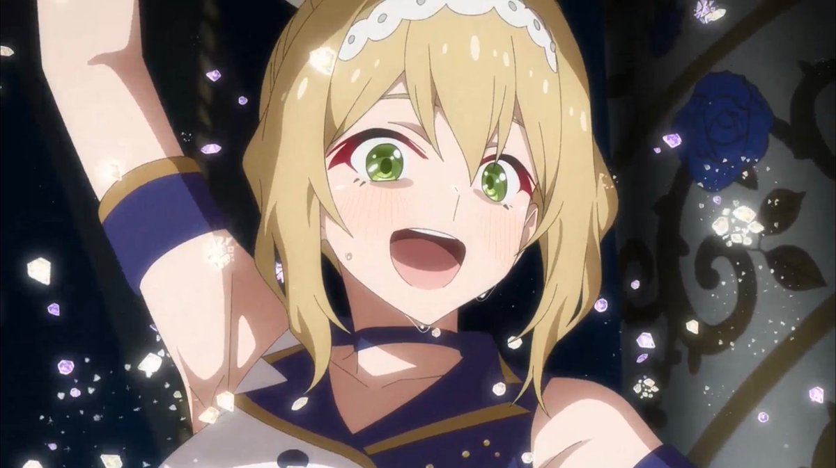 SelmaClaudel's tweet photo. GROW UP SHOW ~Sunflower Circus~ Episode 13 ✅

Un épisode exceptionnel pour clôturer cet anime qui aura été incroyable du début à la fin. La troupe de Maria s’est battue jusqu’au bout, malheureusement c’est celle de Nanami qui l’a emportée. Mais ce fut hyper serré et les numéros proposés par les deux troupes étaient du grand art. Concernant Maria, elle s’en est sortie. Mais la fin était un troll de rang S et Maria s’est mariée avec le père de Mizuka. Ce qui fait de Maria la nouvelle maman de Mizuka. Direct l’épisode commence avec un flashback et on remonte douze ans en arrière pour retrouver Maria et Nanami. En gros, Nanami volera pour sa soeur et l’aidera à atteindre son rêve. Ce que Maria accepte volontiers. Une infirmière débarque et elle ressemble énormément à Rin. Plus tard, voyant que la vision de Nanami est trop différente de la sienne, Maria qui ne cherche pas uniquement le profit s’en ira seule. Dans le présent, Nanami engueule Maria car elle a fait beaucoup d’efforts pour lui trouver un chirurgien. Maria ne compte pas mourir avant d’avoir aperçu un bel avenir pour sa troupe, mais Nanami lui demande pourquoi ces filles ? Elle est devenue trapéziste pour réaliser le rêve de Maria et elle veut savoir pourquoi elle a choisie Mizuka ? Maria lui répond pourtant que même si elle disparaissait, le Cirque du Tournesol continuerait. Nanami est également surprise par le spectacle qu’elle a vue aujourd’hui. Pour Maria, son rêve s’achève désormais aujourd’hui et elle montre à sa soeur le médaillon avec la photo qu’elles ont faites à l’époque et qu’elle a gardée. 🥰

On retrouve les filles qui discutent entre-elles et la partie est loin d’être gagnée. Le duel reprend et Nanami semble métamorphosée. Elle sourit et avoue qu’ils ont créé quelque chose d’amusant. Nanami est incroyablement rayonnante et sa performance est exceptionnelle. Son Lotus Éclos est plus beau que l’original et on retrouve Mizuka et les autres. Là aussi la performance§est extraordinaire et le numéro spécial de Mizuka et Oka est sublime. Les deux ont même échangé leur rôle en pleine séance de voltige. Maria s'évanouira et les jours passent jusqu’au résultat final. C’est Nanami qui l’emporte, malheureusement. Les filles sont déçues, mais se sont bien amusées. Nanami vient les voir plus tard et fait exprès de leur dire que le Cirque Imperial n’a pas besoin d’eux. Car ils sèmeraient le désordre. Mais c’est une façon de leur dire qu’elle ne compte plus racheter le cirque de sa soeur. Plus tard, Maria frappe Mizuka et Oka qui ont cru qu’elle était morte. Mais Rin engueule Maria. Les filles questionnent Nanami, mais elle leur apprend qu’un artiste célèbre a convaincu le chirurgien d’opérer Maria. Nanami compte continuer à s’entraîner et sur la route, les filles lisent une lettre de Maria. Elle s’est faite opérer et lorsqu’elle en aura marre de son quotidien, elle rentrera au Japon. Elle s’est mariée entre-temps et lorsque Mizuka découvre avec qui, elle fait une tête absolument incroyable puisque c’est son père. Et Maria devient donc la belle-maman de Mizuka. 🤣 #GrowUpShowSunflowerCircus #SliceOfLife #Yuri #Cirque