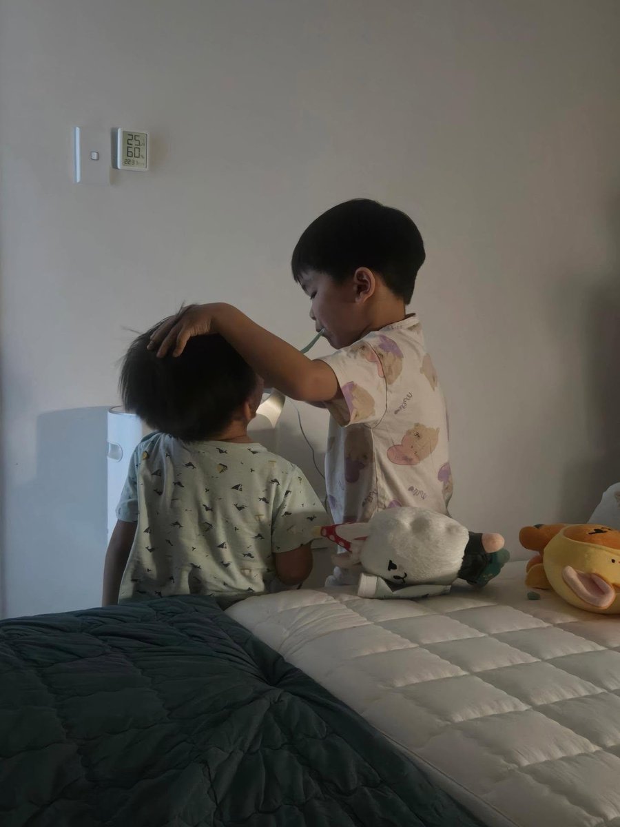 sfgoobin's tweet photo. ⠀

⠀⠀⠀⠀          ⠀𝐒𝐞𝐩𝐭𝐞𝐦𝐛𝐞𝐫

You know I've missed my son, right? So, this September supposed to be Yoojun month. Before him, I got these kids around me, still 'til now, but they are grown-up now. Another one, my kid, new kid, old kid, Tori. 

⠀ https://t.co/gK7D0ICT26