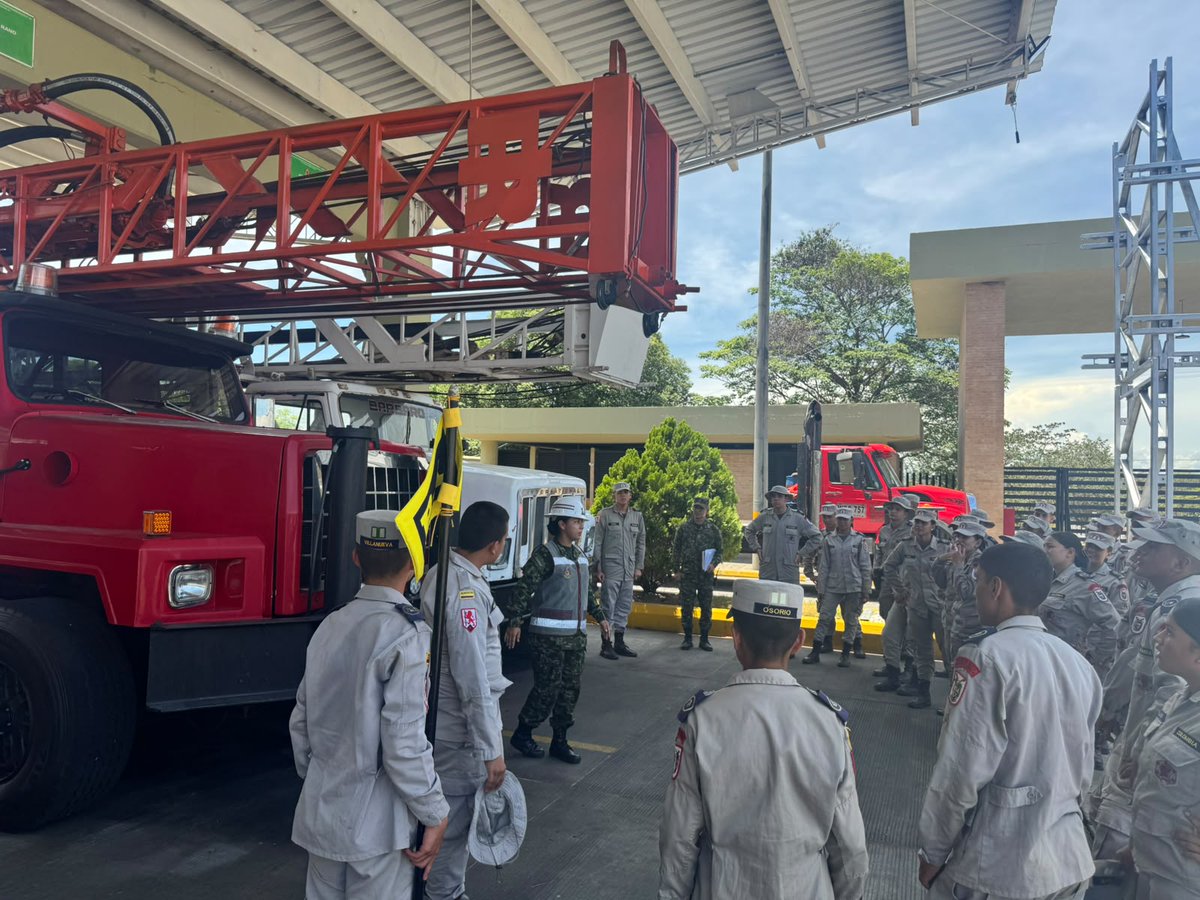 Ingenieros_EJC's tweet photo. BRING I En el Batallón de Ingenieros de Operaciones Especiales N.° 90, estudiantes del Colegio Militar Inocencio Chincá participaron en una jornada de capacitación que les permitió conocer de cerca las capacidades, especialidades y labores que desarrollan nuestros #IngenierosMilitares.

A través de espacios de aprendizaje y orientación, los jóvenes se acercaron al trabajo de nuestros hombres y mujeres, comprendiendo cómo sus capacidades contribuyen a la seguridad, el desarrollo y el bienestar de los colombianos.

#PatriaHonorLealtad