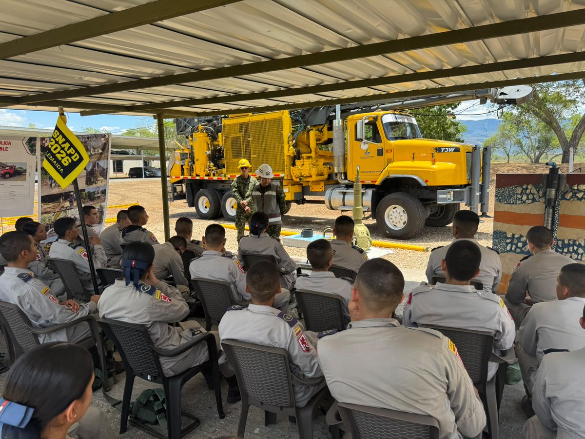 Ingenieros_EJC's tweet photo. BRING I En el Batallón de Ingenieros de Operaciones Especiales N.° 90, estudiantes del Colegio Militar Inocencio Chincá participaron en una jornada de capacitación que les permitió conocer de cerca las capacidades, especialidades y labores que desarrollan nuestros #IngenierosMilitares.

A través de espacios de aprendizaje y orientación, los jóvenes se acercaron al trabajo de nuestros hombres y mujeres, comprendiendo cómo sus capacidades contribuyen a la seguridad, el desarrollo y el bienestar de los colombianos.

#PatriaHonorLealtad
