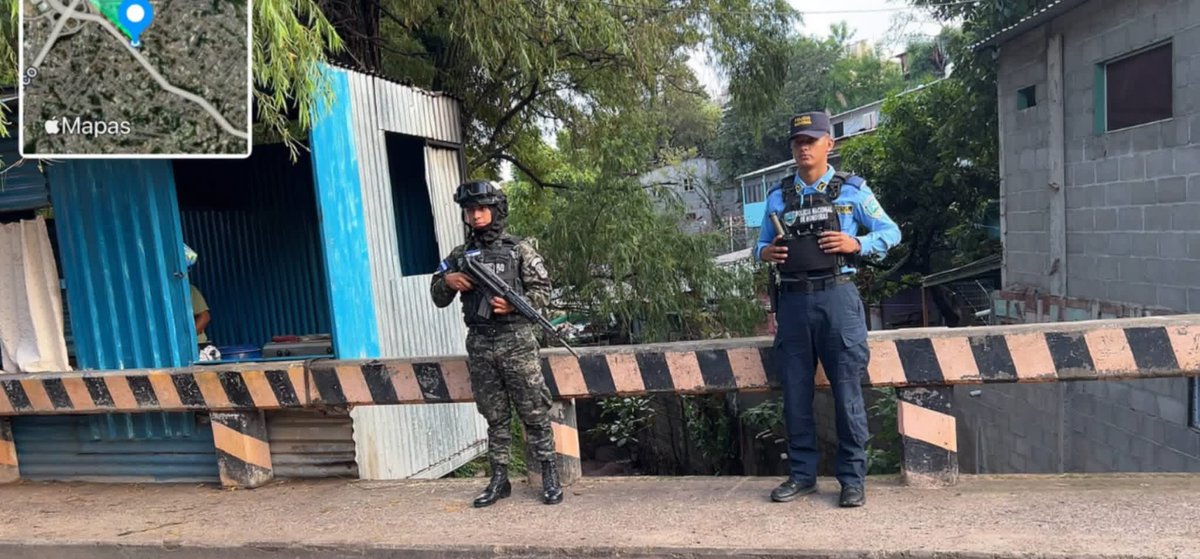 umep_4's tweet photo. 🚔👮🏻‍♂️ 𝙐𝙈𝙀𝙋-4 𝙍𝙀𝙁𝙐𝙀𝙍𝙕𝘼 𝙋𝙍𝙀𝙎𝙀𝙉𝘾𝙄𝘼 𝙋𝙊𝙇𝙄𝘾𝙄𝘼𝙇 𝙀𝙉 𝙑𝙄𝙇𝙇𝘼 𝙉𝙐𝙀𝙑𝘼

La Policía Nacional mantiene una presencia activa en la colonia Villa Nueva y sectores aledaños, mediante saturaciones, patrullajes y acciones preventivas.
@PoliciaHonduras https://t.co/XA4Besegbo