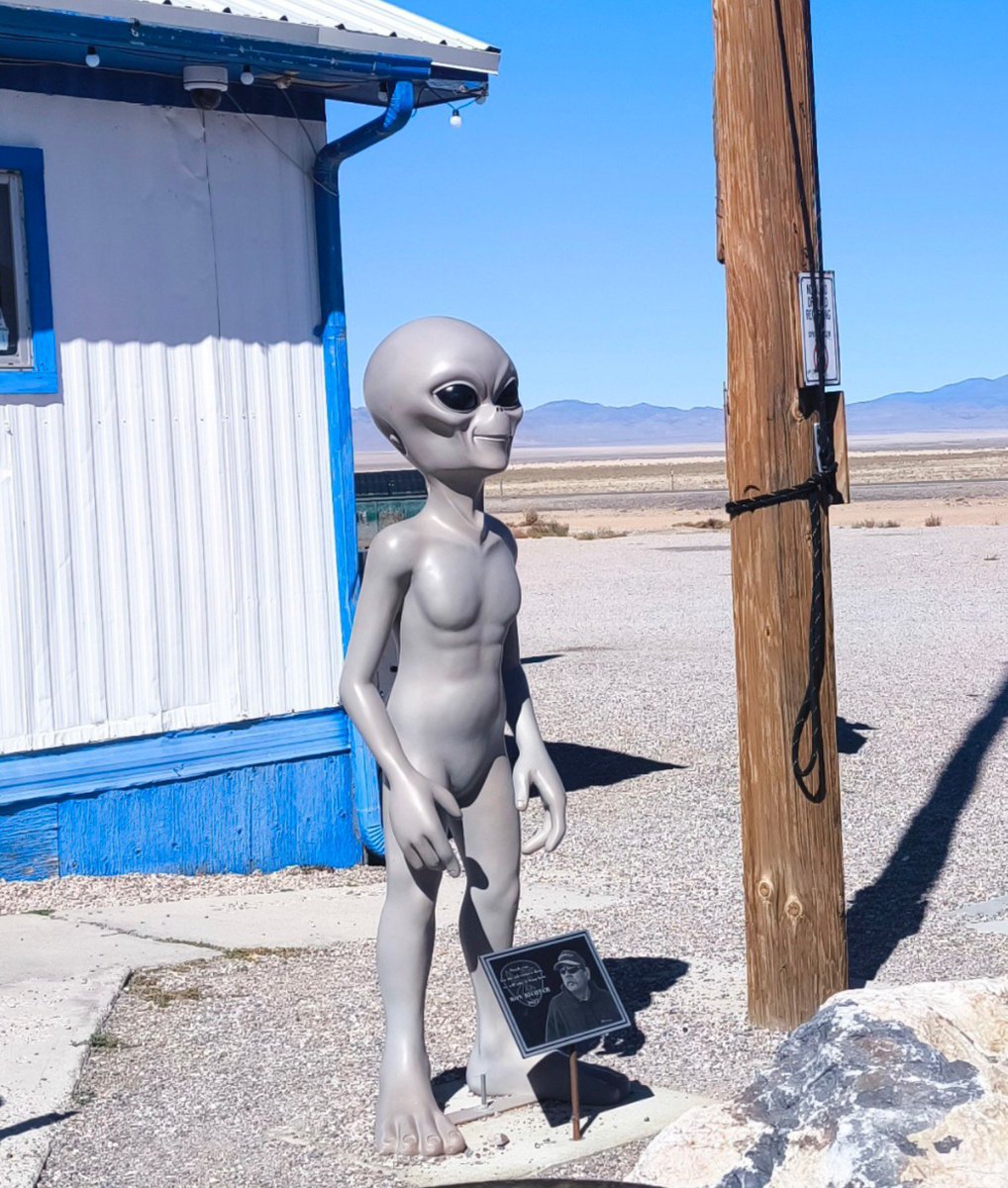 etsukokawaji's tweet photo. 去年ネバダの宇宙人スポット行った
今日ディスクロージャー・デイ観た
I♡👽️🇺🇸
#ディスクロージャーデイ
#littlealeinn
#情熱クラブ https://t.co/UTN8hpp2e8