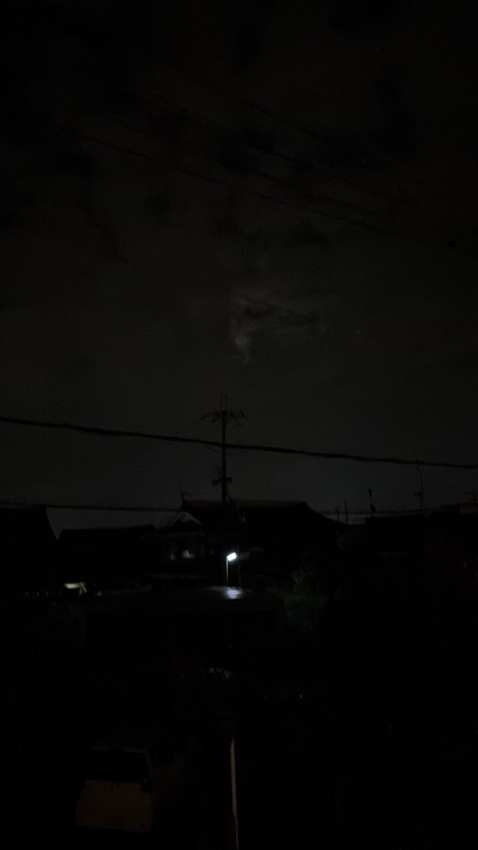 remirya_9's tweet photo. @meshi_wo_kure 写真撮ろおもたけど曇って見えんなってもうたわ。
当社比1.4倍ぐらい大きかった、 https://t.co/C6vEIdhOEs
