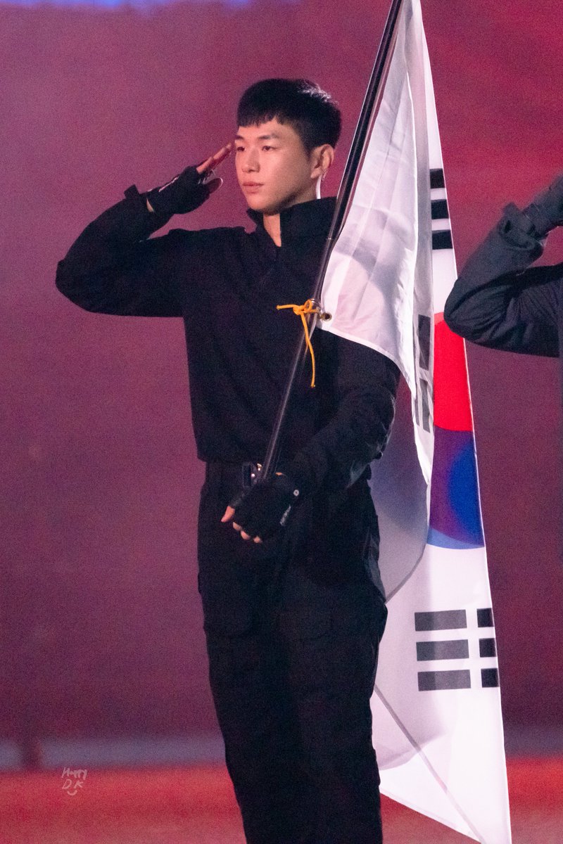 HappyDaniel1210's tweet photo. 261001 2026 지상군 페스티벌 개막식 Preview

🫡

#강다니엘 #KANGDANIEL
#姜丹尼尔 #カンダニエル #คังแดเนียล https://t.co/3VGkuOXxDZ