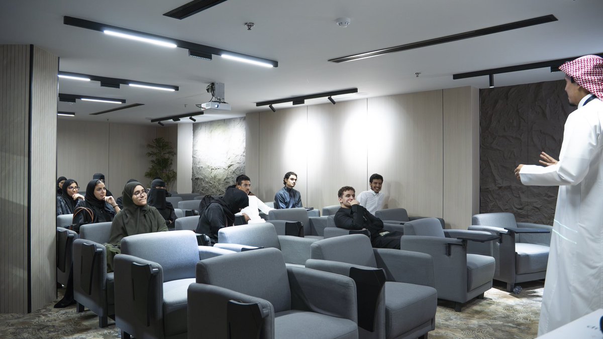 lf1mi's tweet photo. مقتطفات من اول ورشة احضرها لنادي @gdgoc_team بعنوان Own The Stage مع م. ياسين اسكندراني وم. هاشم انعم.
تعلمنا أساسيات التحدث أمام الجمهور، وكانت أجمل نقطة إننا طلعنا المسرح وطبقنا بنفسنا. شكرًا للنادي على الفرصة. 🙏🏻🤍
#GDGoC #OwnTheStage https://t.co/H4m57n955u