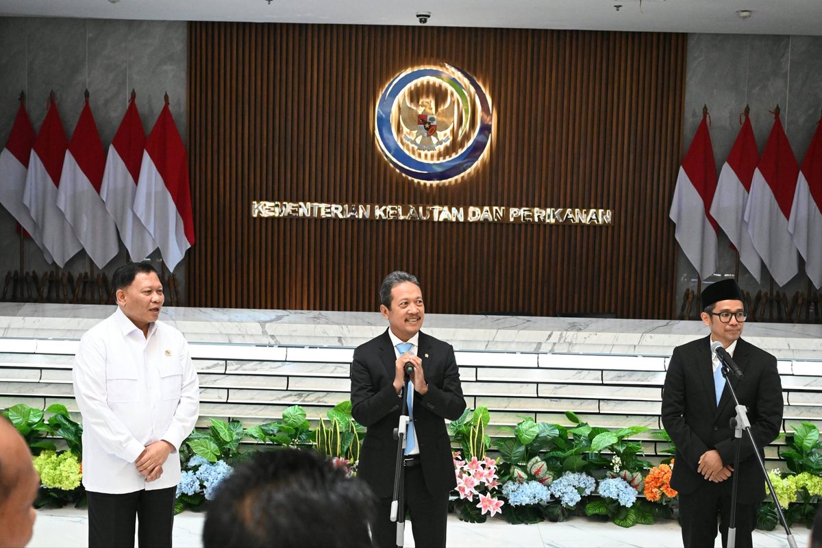 saktitrenggono's tweet photo. Sore ini menyambut kehadiran sekaligus memperkenalkan Bapak Irwan Meilano sebagai Wakil Menteri Kelautan dan Perikanan, ke Pak Wamen Didit Herdiawan dan teman-teman Eselon I dan II Lingkup KKP di Gedung Mina Bahari I, Jakarta Pusat, Kamis (1/10). https://t.co/HYJz589A1d