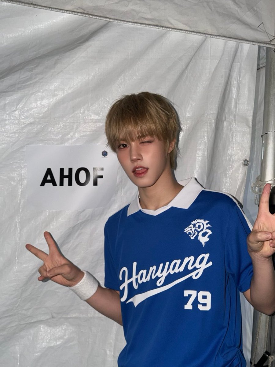 AHOF_official's tweet photo. 한양대 에리카🏫
행복한 추억 만들어줘서 고마워요☁️💙
다음에 또 만나요!!
먼 길 와준 포하 멀리서 응원해 주는 포하 너무 고맙구 사랑해
한양대 에리카 학우분들도 너무 감사해요~

#AHOF #아홉
#JUWON #박주원 https://t.co/rBropp4hNr