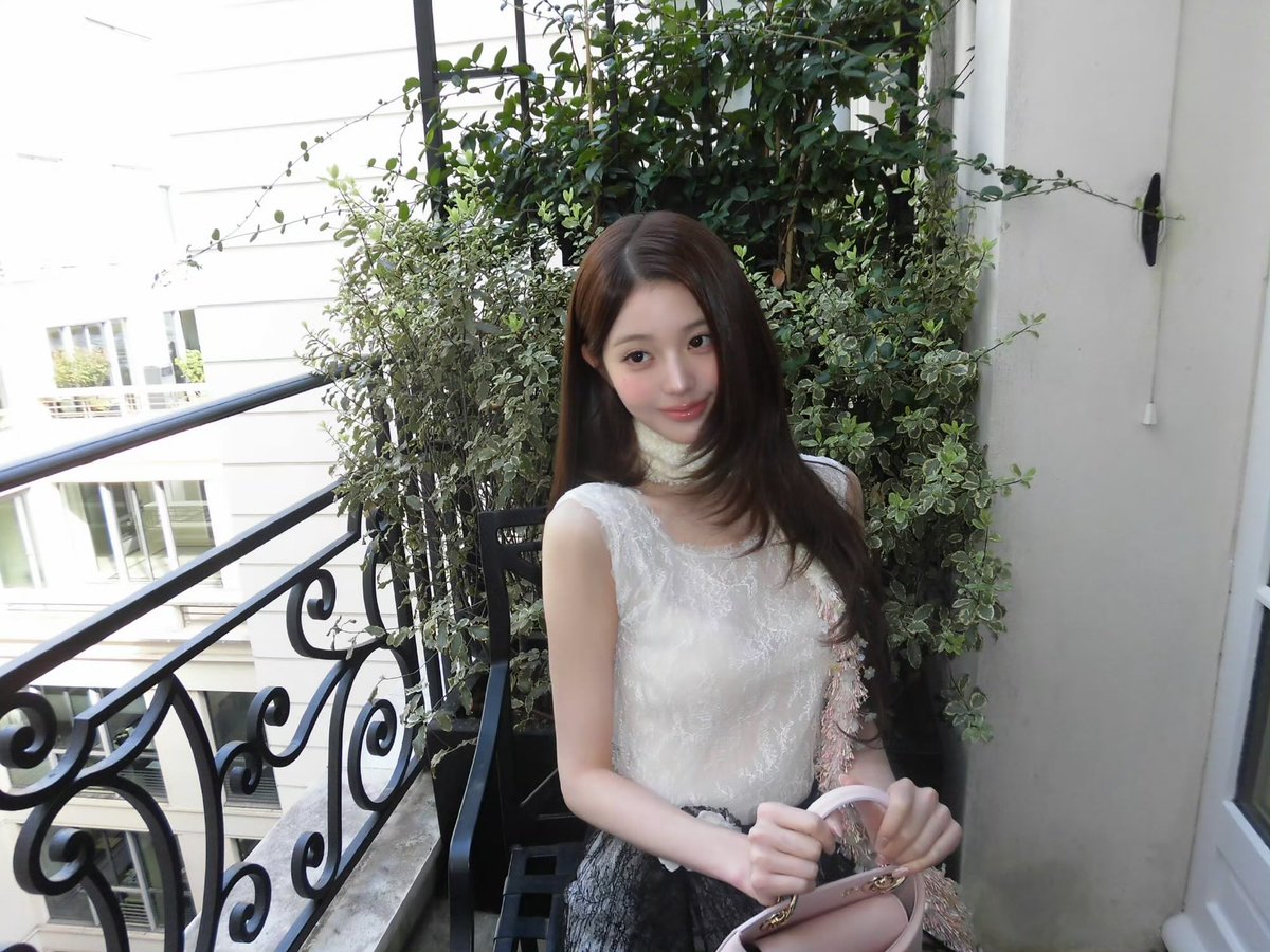 Ninghanht's tweet photo. Wonyoung embodies every bit of Dior’s quiet grandeur. This combination never fails to create breathtaking, timeless visuals

WONYOUNG IN DIOR
#WonyoungDiorSummer27
#JANGWONYOUNG
#WONYOUNG
#DiorSummer27 @Dior https://t.co/ccPl0GTbHF