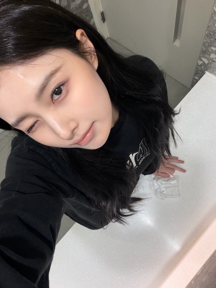 izone_knhyewon's tweet photo. #강혜원 #KangHyewon https://t.co/ocStgoYgC1