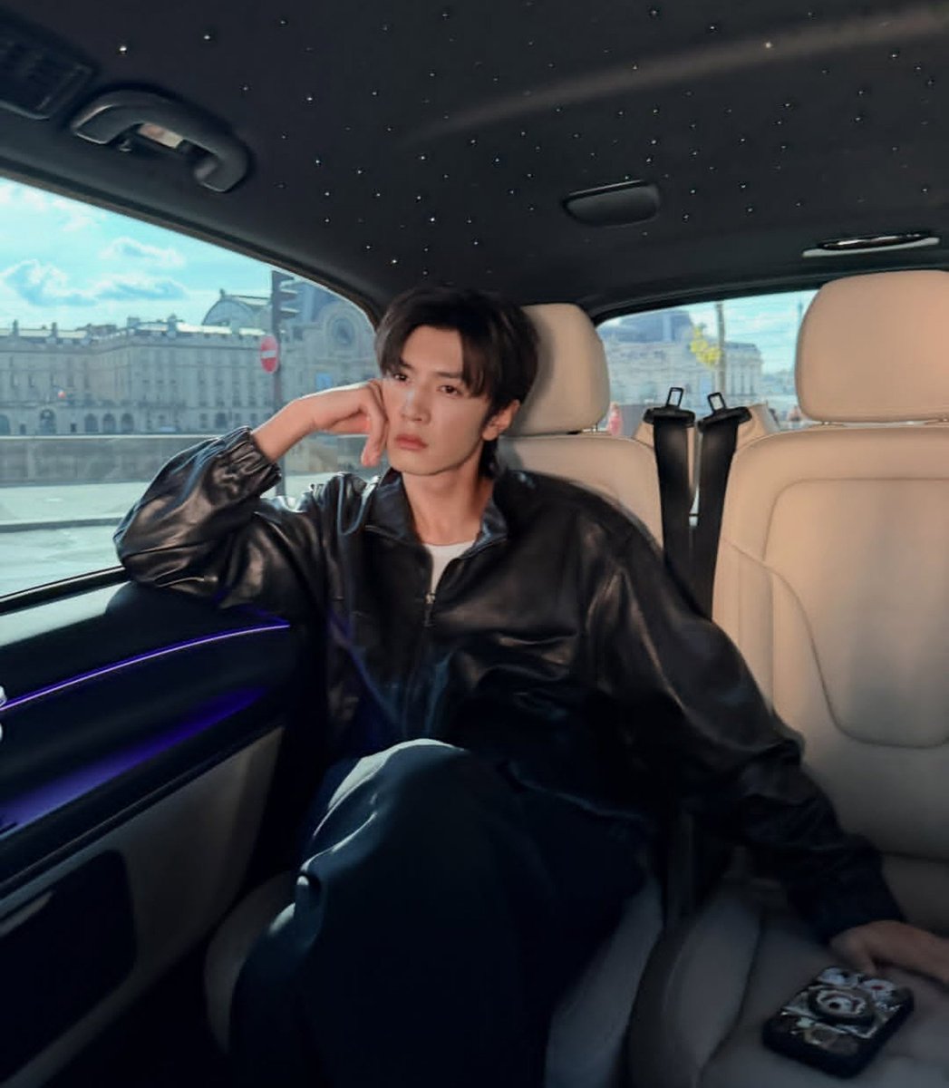 FashionistD's tweet photo. #CHENZHEYUAN nailed it with YSL https://t.co/9i1eDJSqAU