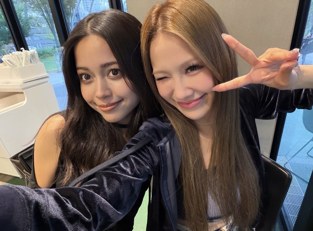 li__o9y's tweet photo. ねぇぇ!!大好きなプリンセス2人👑🩷😭
あの、週一で絡み見せてくれませんか。 https://t.co/kdiPDqBB1s