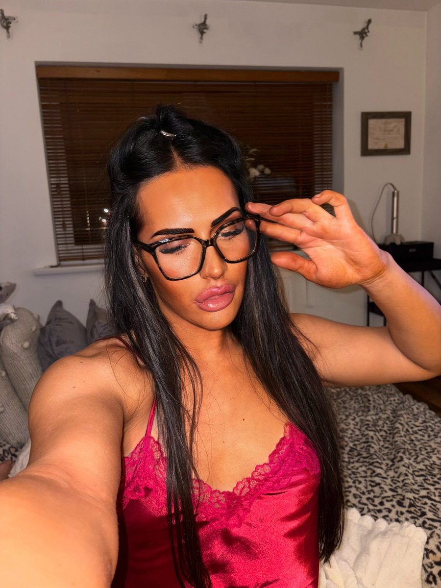 ElleChambx's tweet photo. #Findom #FinancialDomme #Findomme #Femdom #Domme #DominantWomen #SubmissiveMen #PayPig #SpoilMe #SpoiledPrincess #MoneySlave #Tribute #SendTribute #Goddess #GoodBoy #XDomme #UKFindom #BritishDomme #WalesDomme https://t.co/P8wxEaJsic