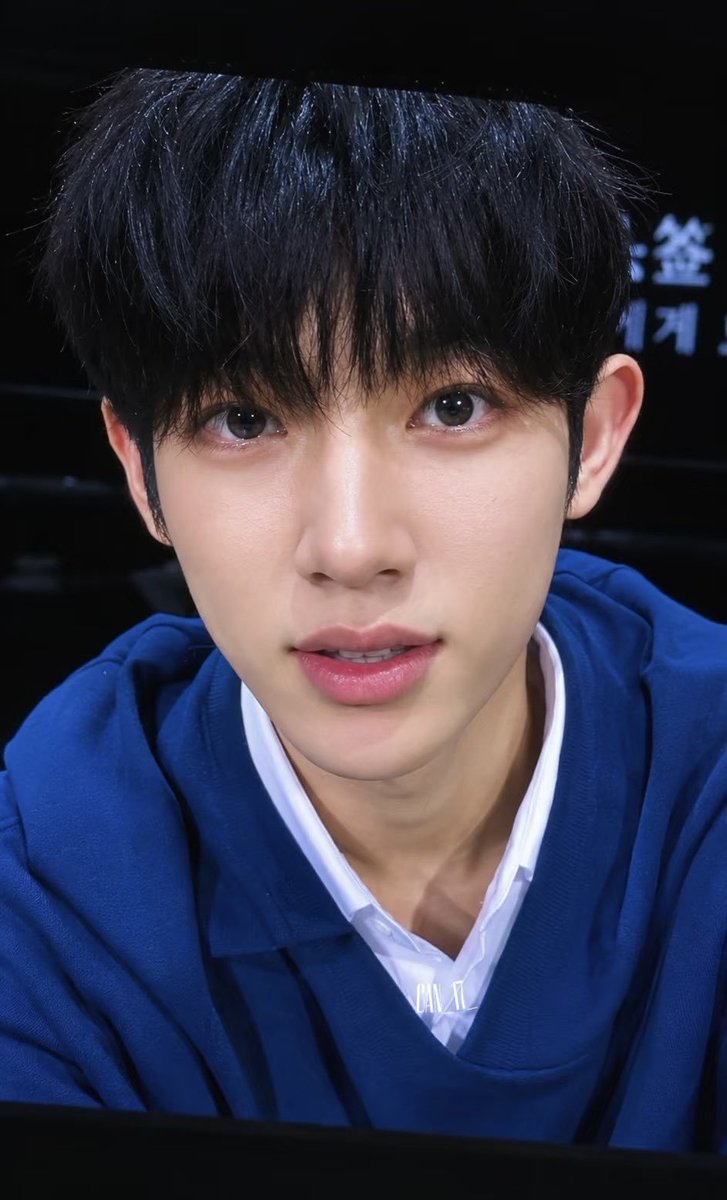 UinCyU's tweet photo. @travocaphe Dặm mỗi ngày như dặm cushion luôn

PARK SIWOO IN PARIS
#PARKSIWOO
#PARKSIWOOxPFWSS27 https://t.co/gPudw8IneB