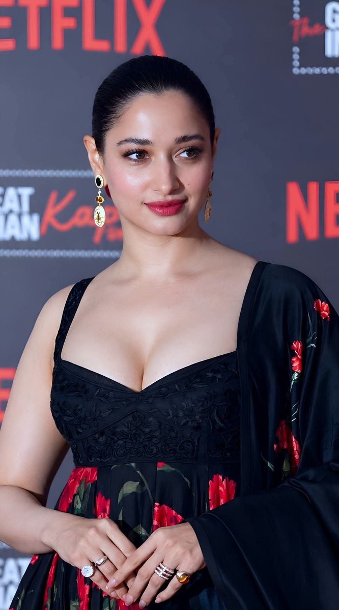 GlamQueensHQ's tweet photo. 🖤✨ Tamannaah Bhatia looking effortlessly elegant in black. 🌹🔥
#TamannaahBhatia #GlamQueens #BlackLook #CelebrityStyle #IndianBeauty #FashionIcon #Glamour #RedCarpetStyle #IndianActress #CelebrityFashion #StyleGoals #ElegantStyle #FashionInspo #TimelessBeauty https://t.co/FLxsjgX105