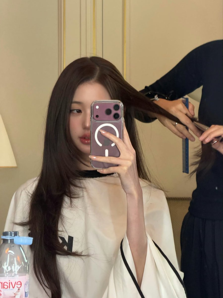 Ninghanht's tweet photo. There is an effortless harmony between Wonyoung and Dior. She interprets the brand’s aesthetic so elegantly, truly born for this luxury romance.

WONYOUNG IN DIOR
#WonyoungDiorSummer27
#JANGWONYOUNG
#WONYOUNG
#DiorSummer27 @Dior https://t.co/OqyCzfrhu2