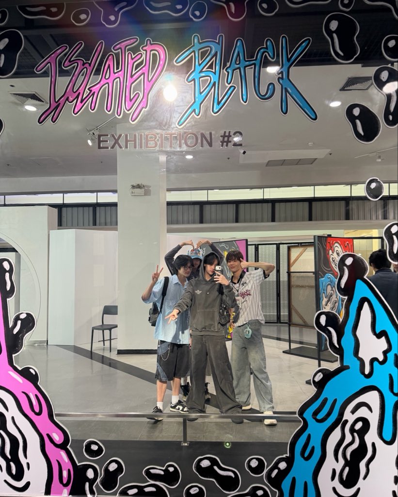 Fifa_thanut's tweet photo. มาแว้วววว นิทรรศการเฮียเจมส์🎉

ISOLATED BLACK EXHIBITION 2 D2
#isolatedblvck2 https://t.co/fJX3ySUtwN
