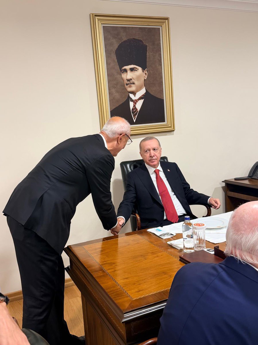 FeyziBerdibek1's tweet photo. 📍TBMM

TBMM 28. Dönem 5. Yasama Yılı’nın açılışı vesilesiyle Gazi Meclisimizde Cumhurbaşkanımız Sayın @RTErdogan ve Cumhur İttifakı ortağımız Milliyetçi Hareket Partisi Genel Başkanı Sayın Devlet BAHÇELİ ile bir araya geldik.

Kıymetli büyüklerimize, Rabbimden ülkemize ve milletimize hizmet yolunda nice sağlık, sıhhat, huzur ve hayırlı uzun ömürler diliyorum.