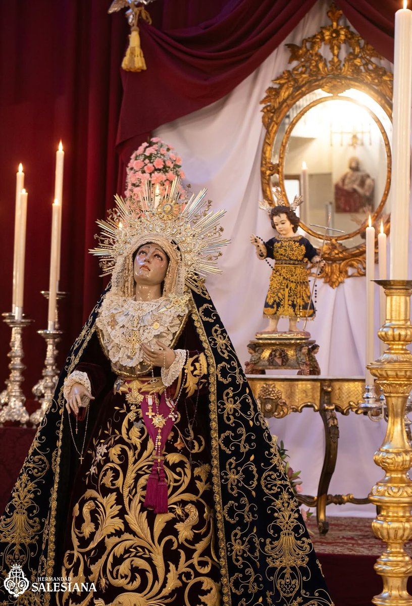 HdadSalesiana's tweet photo. ⚜️ 𝐁𝐄𝐒𝐀𝐌𝐀𝐍𝐎𝐒 𝐌𝐀𝐑𝐈́𝐀 𝐒𝐀𝐍𝐓𝐈́𝐒𝐈𝐌𝐀 𝐃𝐄𝐋 𝐀𝐔𝐗𝐈𝐋𝐈𝐎

María Santísima del Auxilio ya preside el altar de cultos dispuesto en su honor en el Santuario Inspectorial de María Auxiliadora Coronada.

Durante los días 1, 2 y 3 de octubre, nuestra amantísima Titular permanecerá expuesta en devoto besamanos para la veneración de todos sus fieles y devotos.

El sábado 3 de octubre, a las 19:30h, tendrá lugar la Solemne Función Religiosa en su honor.

Acudamos a su encuentro y hagamos de estos días una oportunidad para detenernos, acercarnos a María y poner en sus manos aquello que llevamos en  nuestro interior.

📸 @j16photos 

#CofradíasMLG
#EstaEsTuCasa