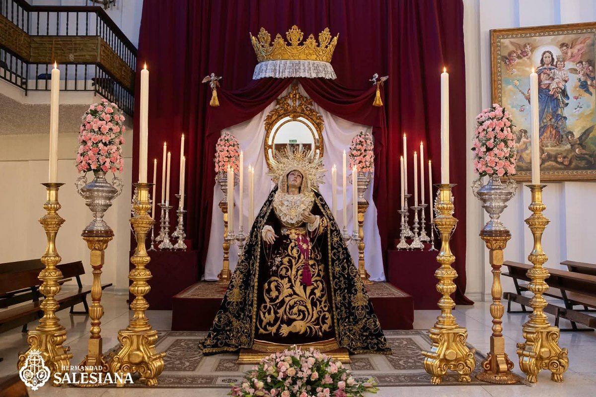 HdadSalesiana's tweet photo. ⚜️ 𝐁𝐄𝐒𝐀𝐌𝐀𝐍𝐎𝐒 𝐌𝐀𝐑𝐈́𝐀 𝐒𝐀𝐍𝐓𝐈́𝐒𝐈𝐌𝐀 𝐃𝐄𝐋 𝐀𝐔𝐗𝐈𝐋𝐈𝐎

María Santísima del Auxilio ya preside el altar de cultos dispuesto en su honor en el Santuario Inspectorial de María Auxiliadora Coronada.

Durante los días 1, 2 y 3 de octubre, nuestra amantísima Titular permanecerá expuesta en devoto besamanos para la veneración de todos sus fieles y devotos.

El sábado 3 de octubre, a las 19:30h, tendrá lugar la Solemne Función Religiosa en su honor.

Acudamos a su encuentro y hagamos de estos días una oportunidad para detenernos, acercarnos a María y poner en sus manos aquello que llevamos en  nuestro interior.

📸 @j16photos 

#CofradíasMLG
#EstaEsTuCasa