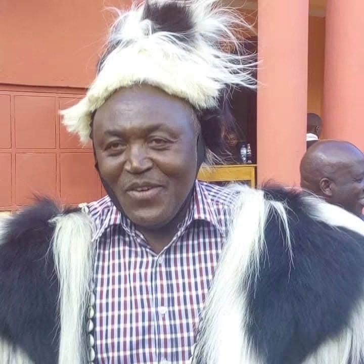 Gathumbi001's tweet photo. huruka thaayũ Awa Cibũ Kanyonga wa Mũkono, Mũmbũi wa mbarĩ ya gakobu. ũroamũkĩrũo nĩ ngomi cianyu kũu werũ wa mũkaga na ũtuĩke ngomi ya thaayũ https://t.co/GpFhmgcRWO