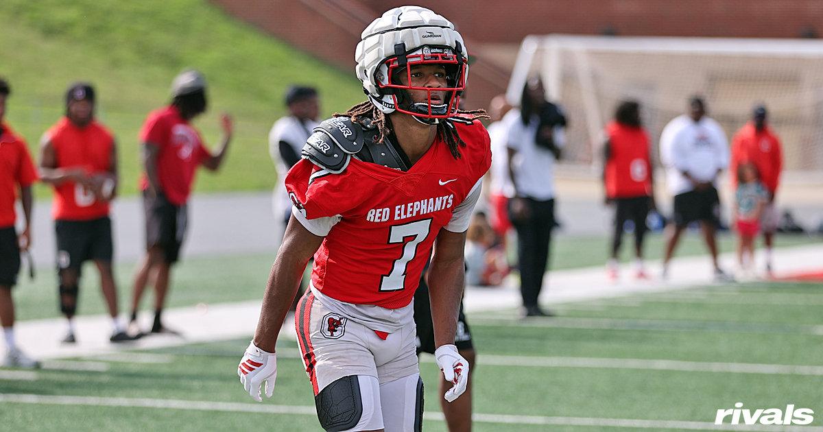 ChadSimmons_'s tweet photo. Elite 2028 CB Jai'lil Goley has been quiet and focused on his season at Gainesville this season, but the Top 50 recruit has locked in his first visit of the fall — to Notre Dame. 

Read: https://t.co/J81BtyoLar https://t.co/fE7DZlxmLN