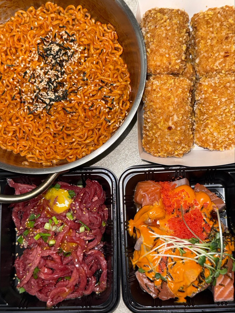 kyoaeyom's tweet photo. 콰삭모짜킹 + 불닭 + 연어깍두기 + 육회 
또 친구 4명 모아서 먹고싶은 맛이였습니다 🤌🏻💕💕 콰삭모짜킹 저는 치즈 조아해서 너무 맛있었네여.. 두조각만 먹어서 그런가 https://t.co/y6LFFDZpAa