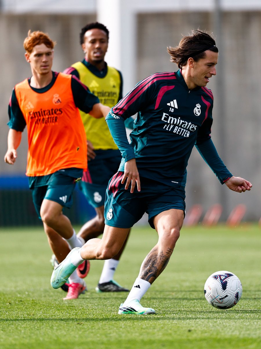 realmadrid's tweet photo. 🟡✖️🟠✖️🟢 https://t.co/0gCjjwN9cw