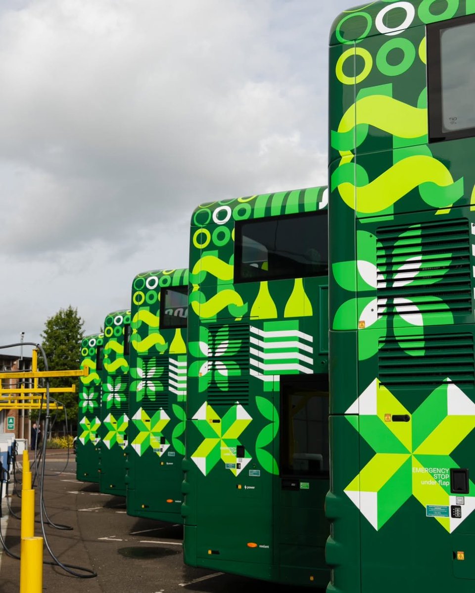 CLondoner92's tweet photo. Mayor Tracy Brabin has visited Wrightbus to see new Weaver Network electric buses being built for West Yorkshire. Almost 200 buses will enter service from spring 2027 as part of the region’s move to franchised bus services, bringing services under public control.

Read more ⤵️ https://t.co/ywLESXxCyq