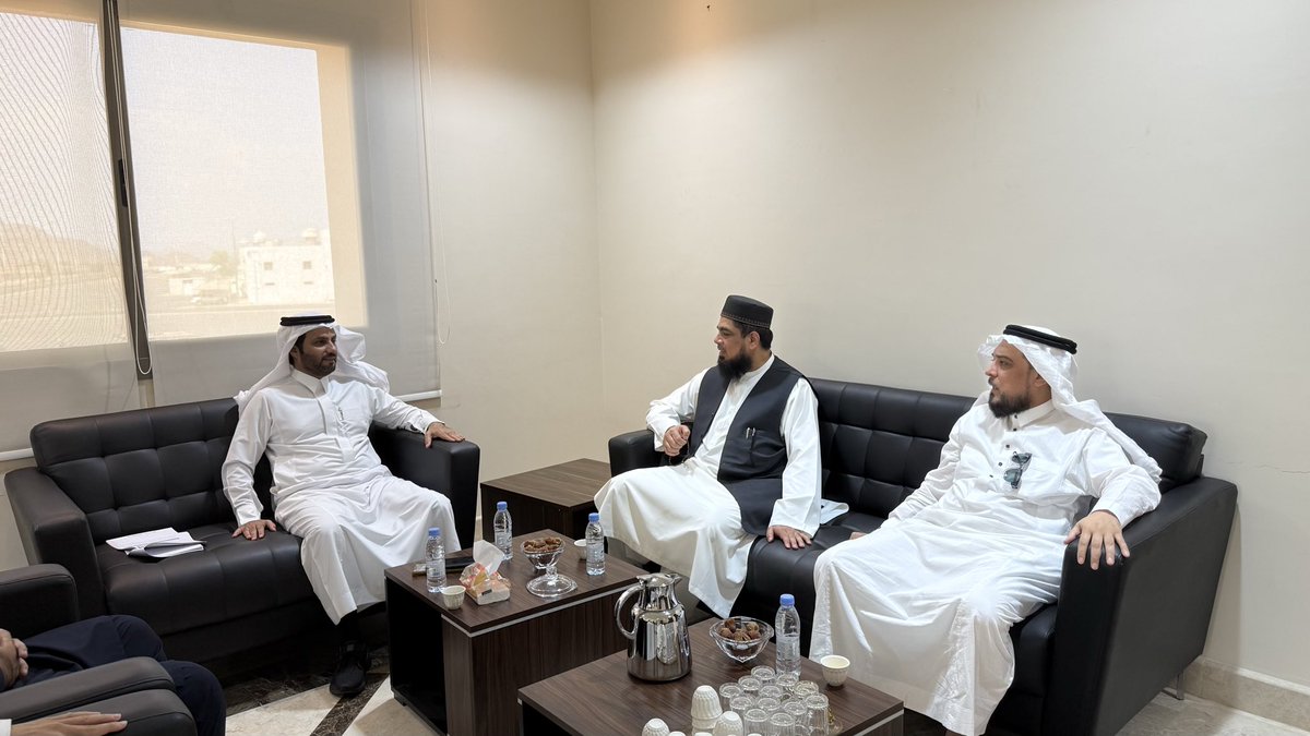 Col_Law_Isl_En's tweet photo. Dr. 'Abdullāh Al-'Arīfī, Dean of Manārāt al-'Ilm Private College, received Prof. Muḥammad Ilyās, Imam of King Faisal Mosque and Director General of the Da'wah Academy, International Islamic University, Pakistan. 

They discussed scholarly and academic topics of mutual interest. https://t.co/LoAeUe31vd