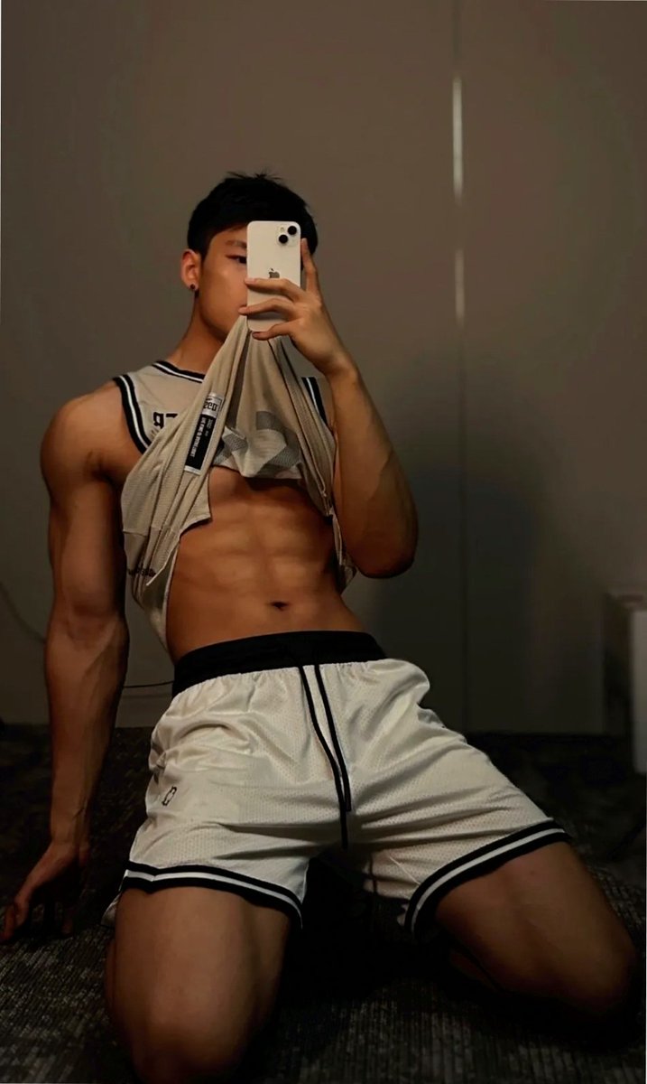 KreamOfficial's tweet photo. https://t.co/3vCT2jo4pG