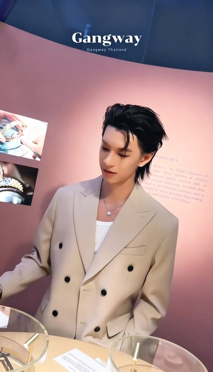 RinaHariyanti17's tweet photo. Handsome, charming and always mesmerizing ✨✨🤍
* #ppoohkt
#VCAPerlee
#VanCleefArpels #VCAPerleeTH https://t.co/WIEDBpbAUF