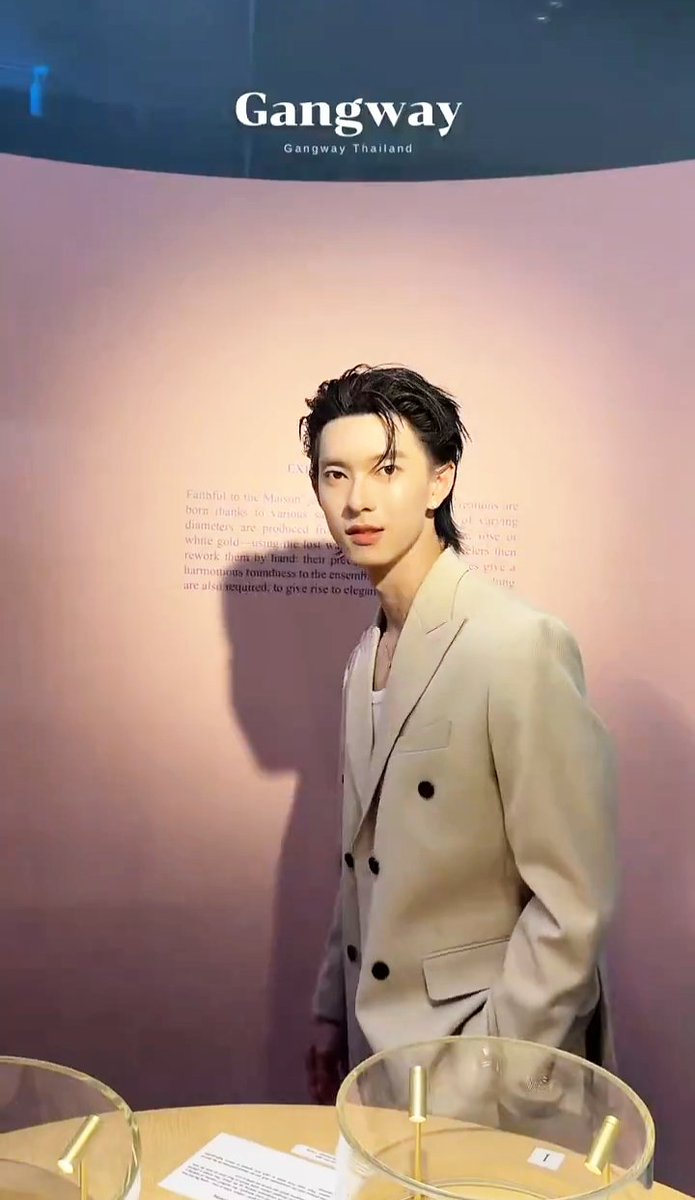 RinaHariyanti17's tweet photo. Handsome, charming and always mesmerizing ✨✨🤍
* #ppoohkt
#VCAPerlee
#VanCleefArpels #VCAPerleeTH https://t.co/WIEDBpbAUF