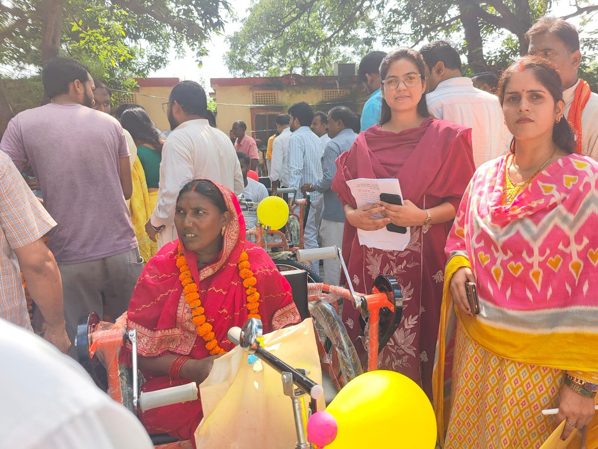dmgonda2's tweet photo. "सेवा संकल्प अभियान" अन्तर्गत विकासखण्ड छपिया  में मा० विधायक गौरा श्री प्रभात वर्मा जी द्वारा दिव्यांगजनों को विभिन्न सहायक उपकरण, गर्भवती महिलाओं की गोदभराई, पिछड़ावर्ग लाभार्थियों को शादी अनुदान स्वीकृति प्रमाण पत्र आदि वितरण किया गया।
#सेवा_संकल्प_अभियान 
#गोण्डा_उत्तर_प्रदेश https://t.co/fMMDqXFD9z