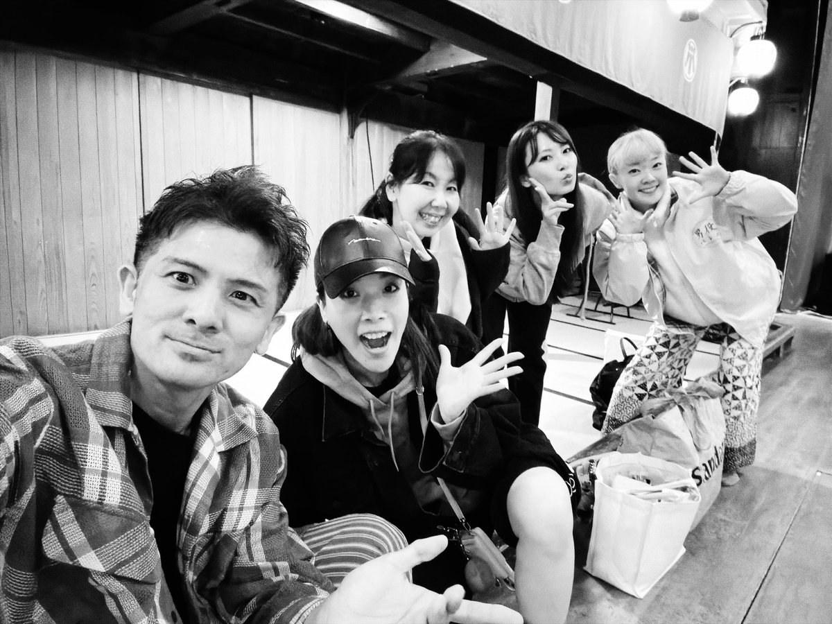 conte_sirokuma's tweet photo. 10/3〜スタートする秋のおどり『Revive』の稽古と準備！！！
秋から妃那さん・愛瀬さん・坂下さんが参戦で、華やかなレビューショーお届けします❣️
稽古後の1枚✌️本日も1日お疲れ様でした☺️
初日まであと2日！！！是非お楽しみに📻

#FabulousRevueBoys
#康楽館　
#創建116年 
#国重要文化財　
#秋田県小坂町