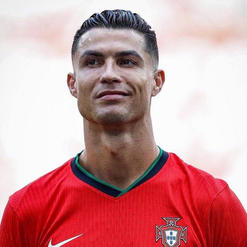crxxnaldo's tweet photo. Cristiano Ronaldo vs Eusébio
[FIFA World Cup Qualifiers]

• Games:
Ronaldo: 52 - Eusébio: 18

• Mins:
Ronaldo: 4,361 - Eusébio: 1,526

• Goals:
Ronaldo: 41 - Eusébio: 12

• NPG:
Ronaldo: 36 - Eusébio: 11

• Successful Qualification Campaigns::
Ronaldo: 6/6 - Eusébio: 1/4 https://t.co/5bbdSVEPMc