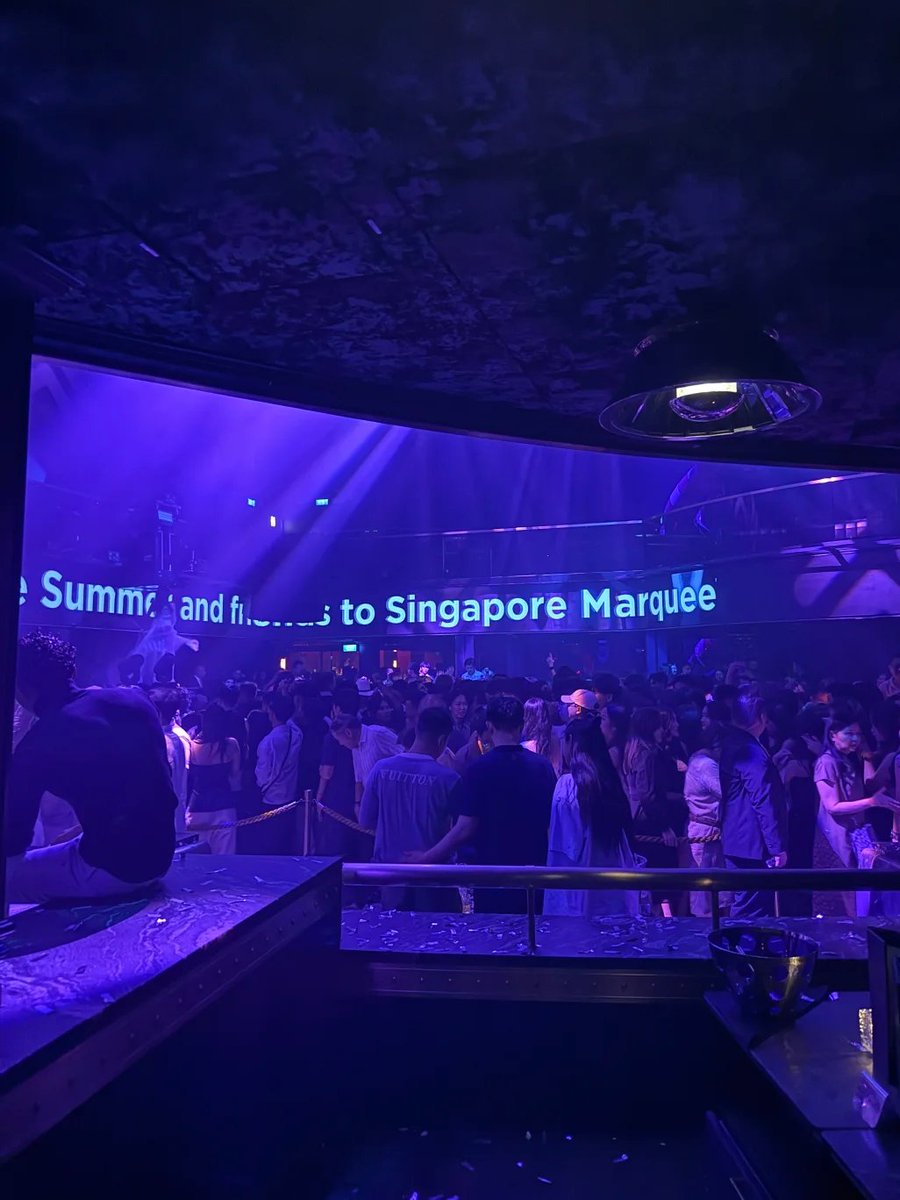 CelineYueu's tweet photo. A sea of ​​people, brimming with energy. https://t.co/26udZUzinp