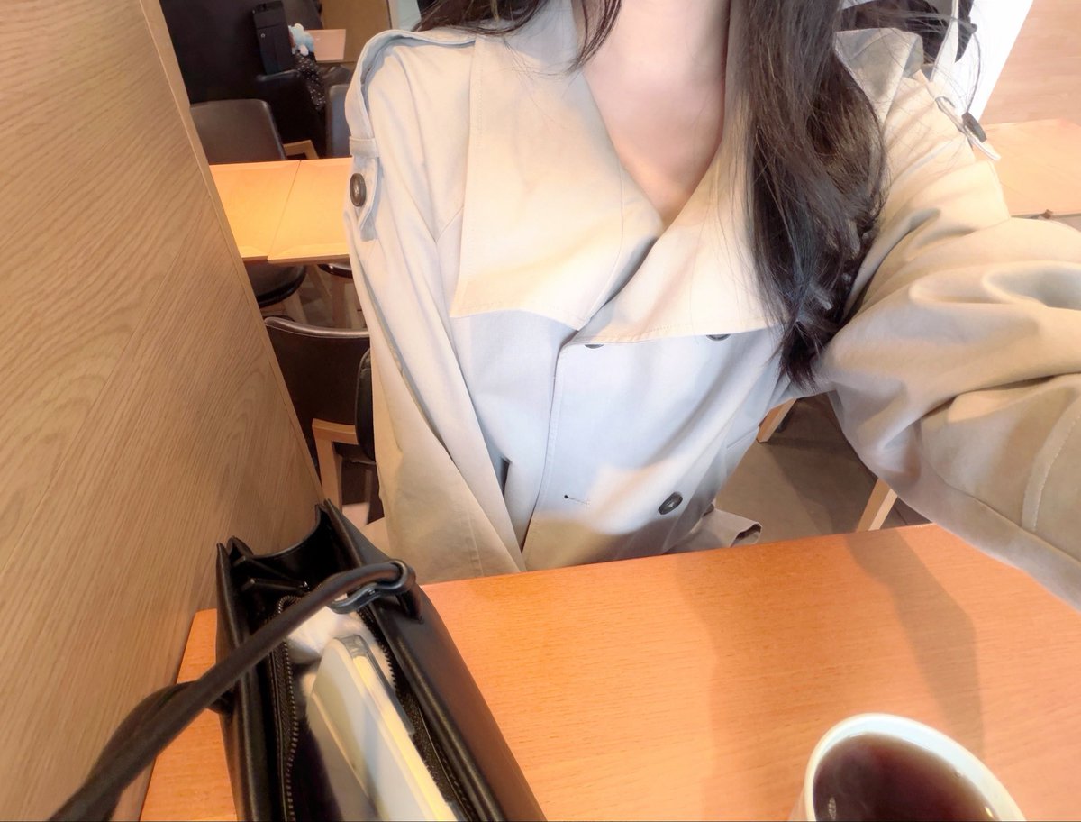 pcym900's tweet photo. 눈치게임 시작됐다.
트렌치코트 내가 먼저 시작해줄게
빙하기 오기 전에 이쁘게 입읍시다_ 🦢 https://t.co/3M9577rvk7