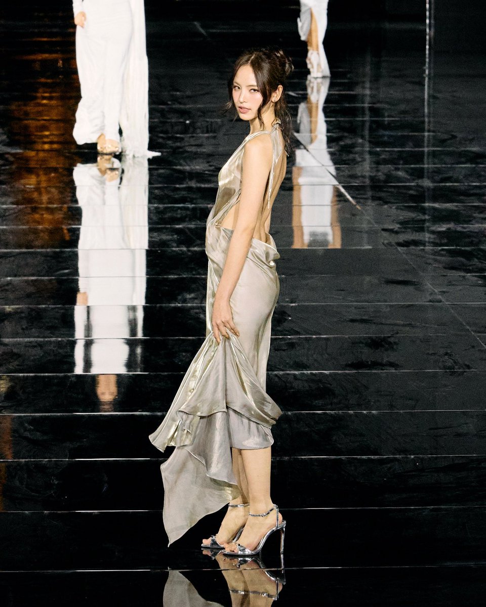 GMMTV's tweet photo. “ณิชา ณัฏฐณิชา” L’Oréal Paris Thailand Brand Ambassador ได้ร่วมเดินแบบบนรันเวย์ Le Défilé L’Oréal Paris 2026
ณ กรุงปารีส ประเทศฝรั่งเศส ในวันที่ 28 กันยายนที่ผ่านมา 

#LEDEFILELOREALPARIS
#LOrealParisTH @LOrealParisTH 
#Nychaa @nuttanichanchd 
#GMMTV https://t.co/HwB6NErSlj