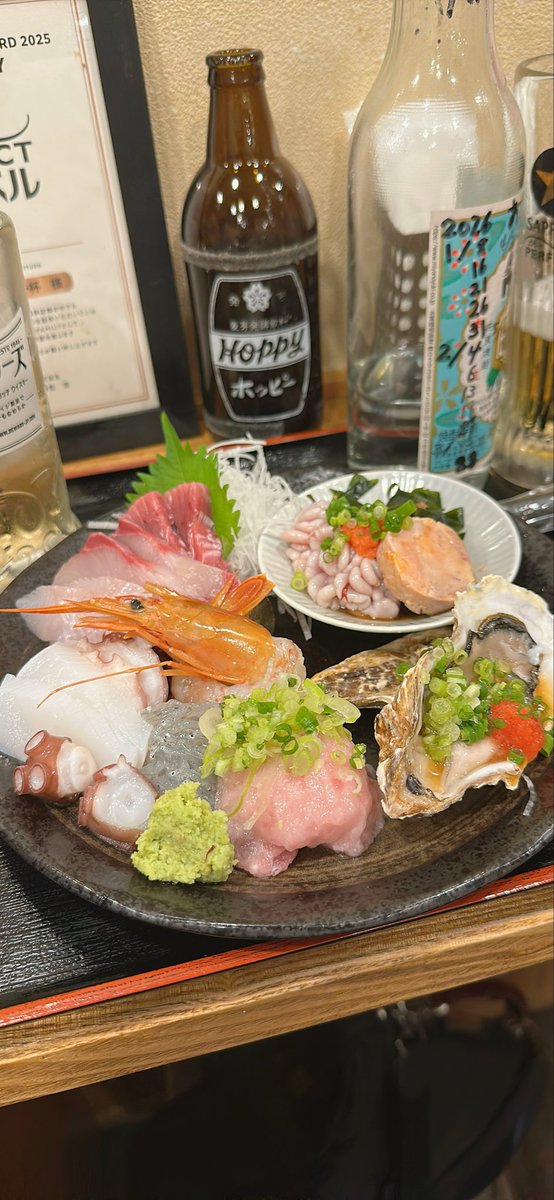 Magata27559's tweet photo. #一笑一杯
#７周年おめでとう㊗️
#刺身特盛り初体験
#サッポロ黒ラベルくじ引き
#なぜか必ず何か当たる
#もずく酢もヒットメニュー
#本マグロハマチアイナメ赤エビタコしまあじモンゴイカ
#特盛りは生牡蠣生しらす白子あん肝ネギトロ
#絶対特盛り頼むやつ
#もちろん次は白ホッピー
#青砥
#青戸 https://t.co/CUZx9XLB1h