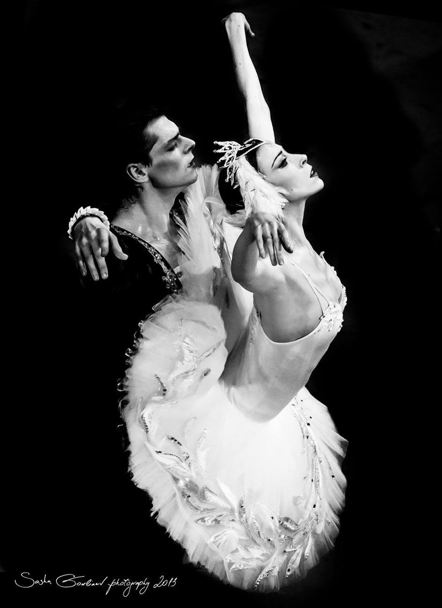 hrstylearchive's tweet photo. Viktoria Tereshkina &amp; Vladimir Shklyarov in the Mariinsky Ballet production of “Swan Lake,” 2013 https://t.co/mZqJUpgGuT