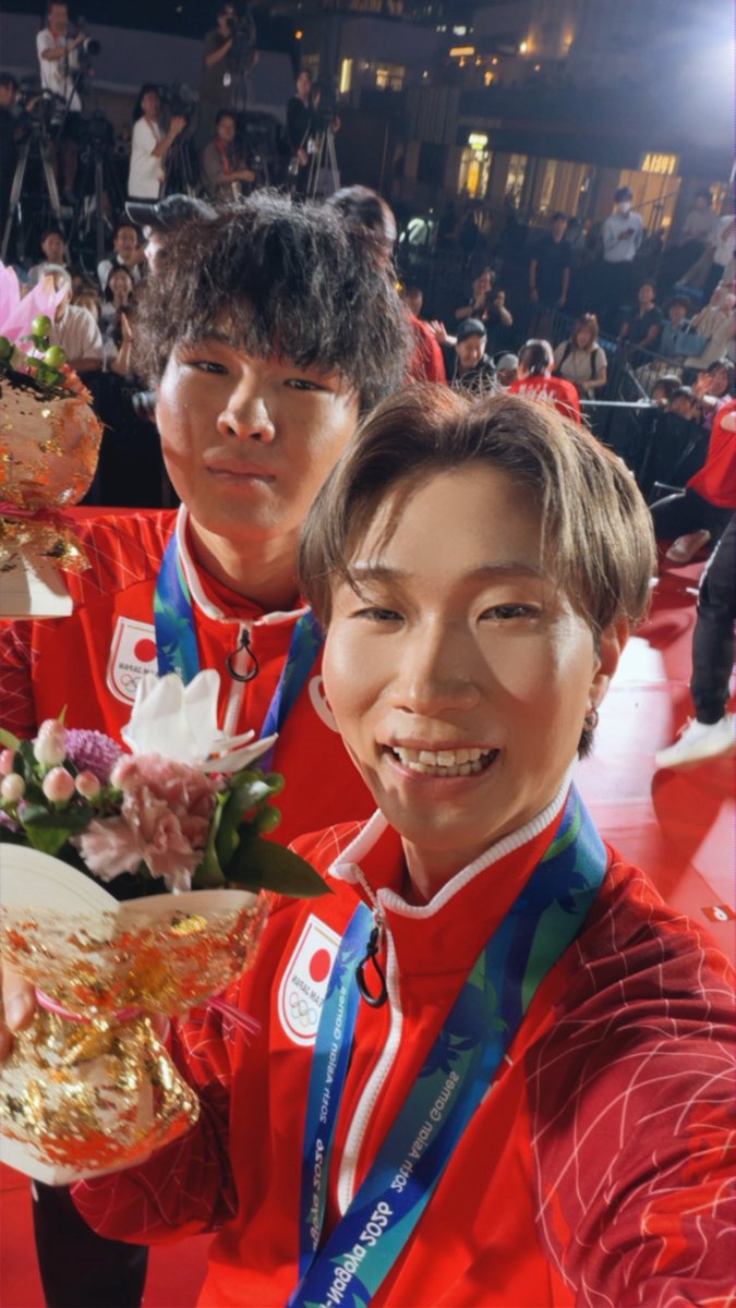 maekennee's tweet photo. アジア大会が終わり
自分はベンチとしてこのチームを見てきたけど、
練習でも試合でもそばこの司令塔の凄さに感心することが多くて、あかまじゅに関してはベンチで鳥肌しか立たなかった。それとcityさんは日本一の救助職すぎた←🥇
そばこお疲れ様、ありがとう✨
#愛知名古屋2026 #TEAMJAPAN https://t.co/FjN2AtsgCi